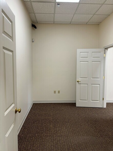 More Photos Of 190 Riverside St, Portland Flex For Lease