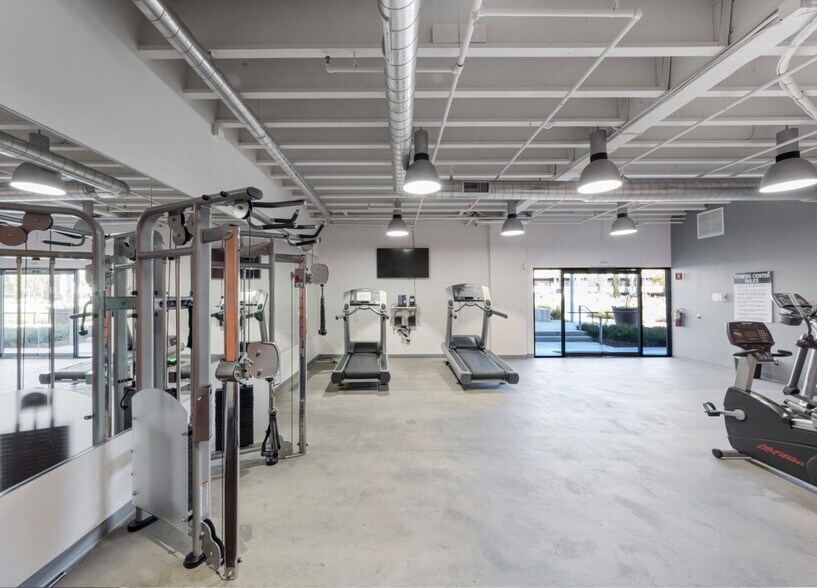 More Photos Of 10680 Treena St, San Diego Unknown For Lease