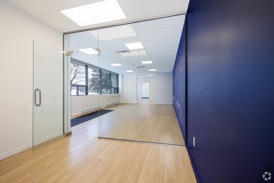 More Photos Of 509-549 Av Lépine, Dorval Warehouse For Lease