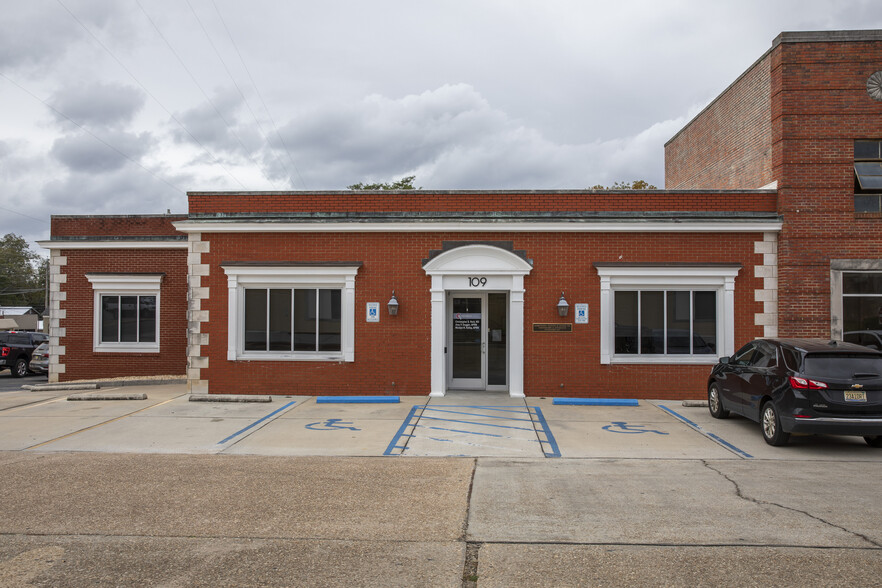 Primary Photo Of 109B Opp Ave, Andalusia Medical For Sale