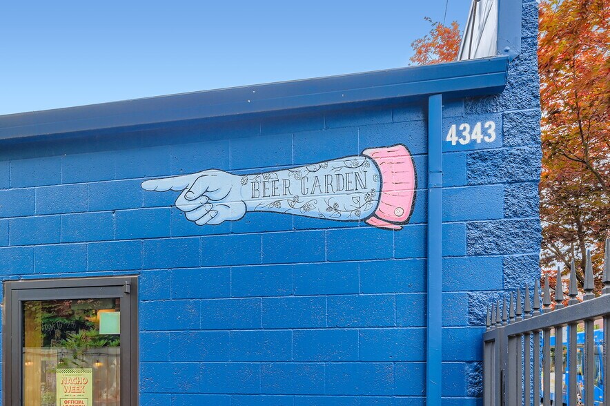 More Photos Of 4343 SE Hawthorne Blvd, Portland Restaurant For Sale