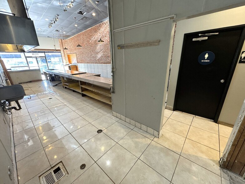 More Photos Of 223-231 E 9th St, Los Angeles Storefront For Lease