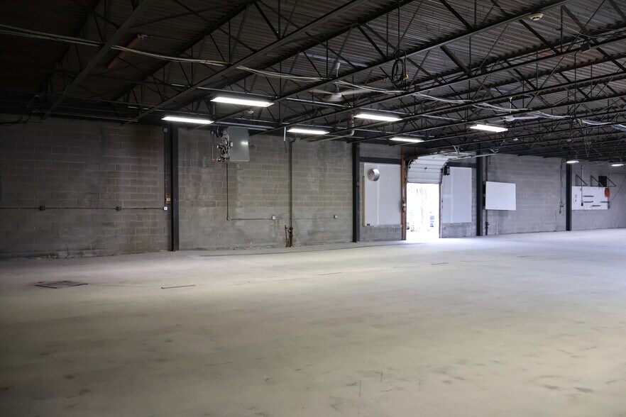 More Photos Of 916 S 18th St, Harrisburg Warehouse For Lease