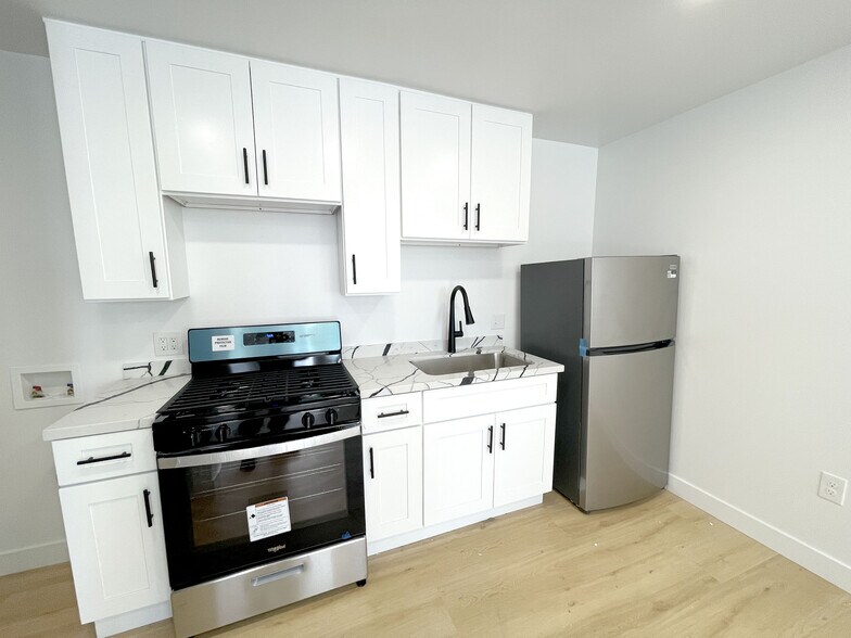 More Photos Of 15 N Dos Caminos Ave, Ventura Apartments For Sale