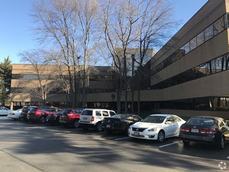 Primary Photo Of 10800 Midlothian Tpke, Richmond Office For Lease