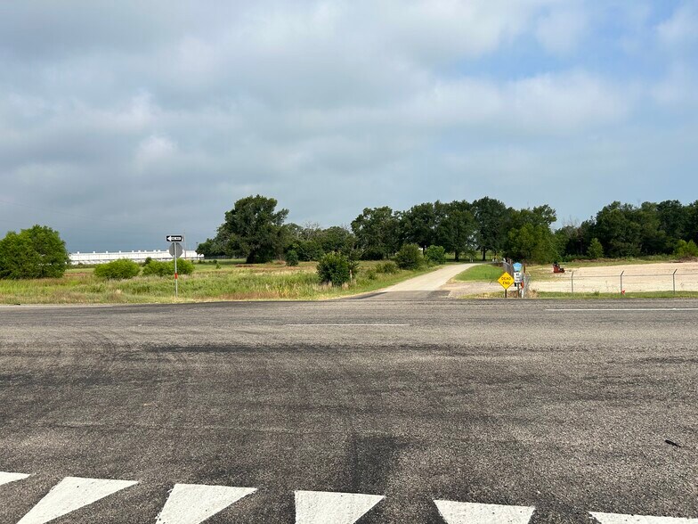 More Photos Of South US Hwy 79/84, Palestine Land For Sale