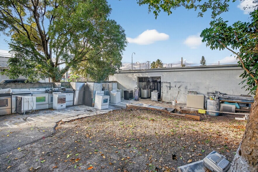More Photos Of 3928 SW 12th Ct, Fort Lauderdale Manufacturing For Sale