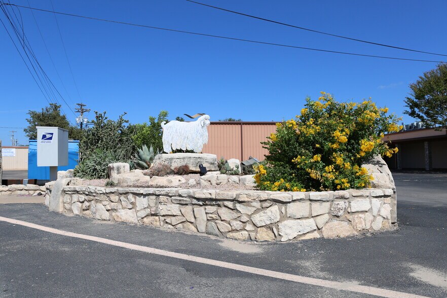 More Photos Of 706 Knickerbocker Rd, San Angelo Manufacturing For Lease