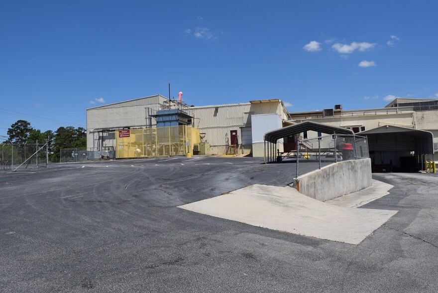 More Photos Of 635 Kingsbridge Rd, Carrollton Distribution For Lease
