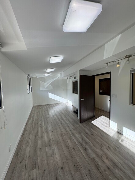 More Photos Of 11100 Sheldon St, Sun Valley Office Residential For Sale