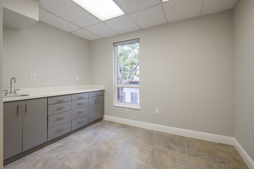 More Photos Of 555 Biltmore Way, Coral Gables Medical For Sale
