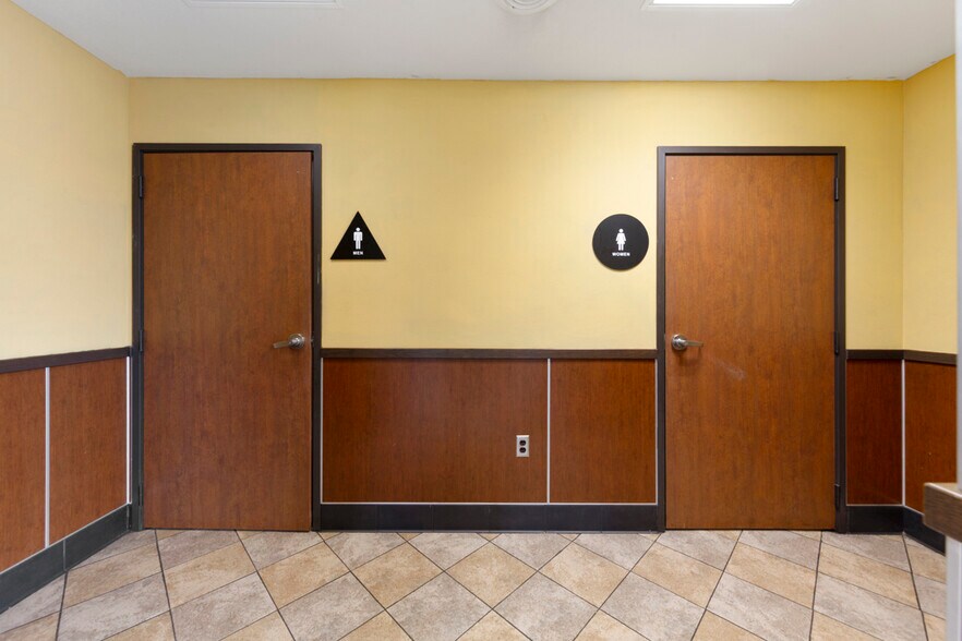 More Photos Of 101 W Lind St, Mankato Fast Food For Sale