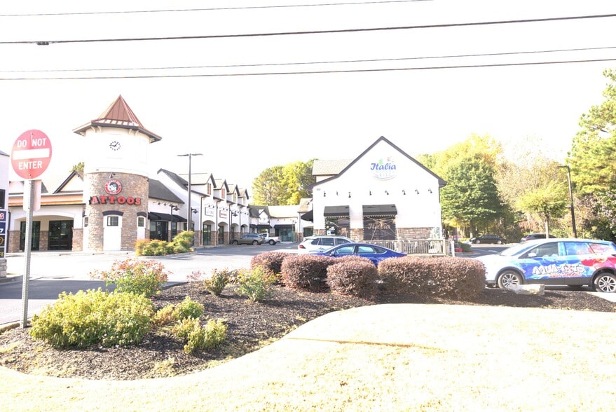 More Photos Of 2655 N Cobb Pky, Kennesaw Storefront For Lease