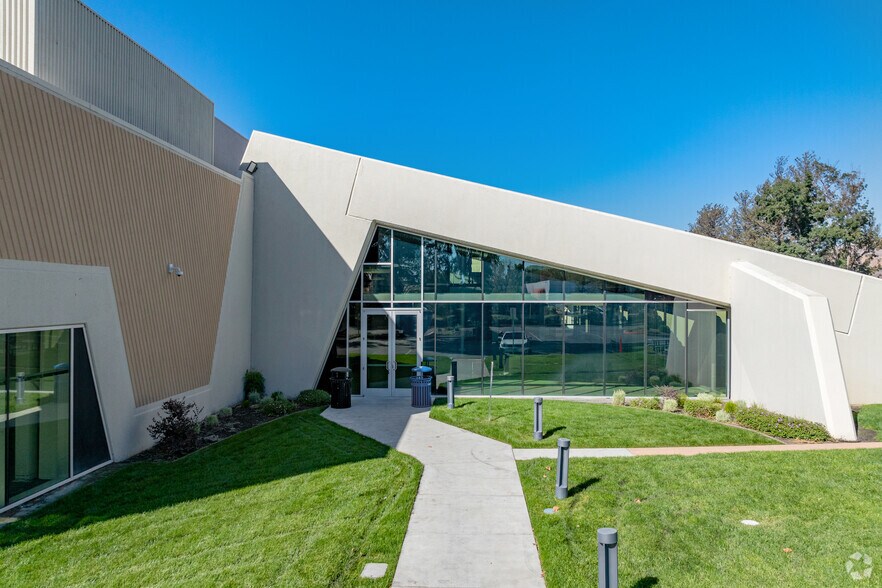 More Photos Of 195 S Milpitas Blvd, Milpitas Research And Development For Lease
