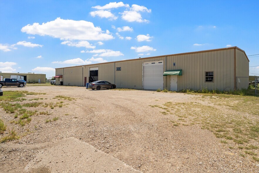 Primary Photo Of 435 S McLennan Loop, Elm Mott Warehouse For Lease