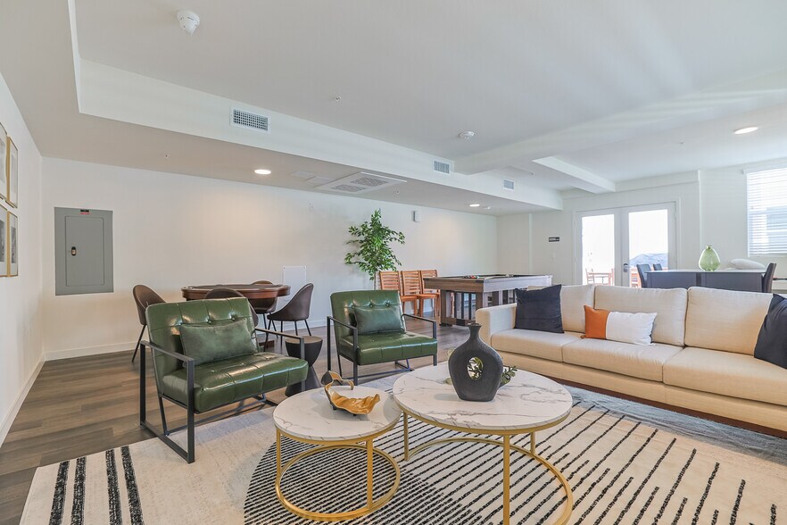 More Photos Of 10555 Bloomfield St, Toluca Lake Apartments For Sale