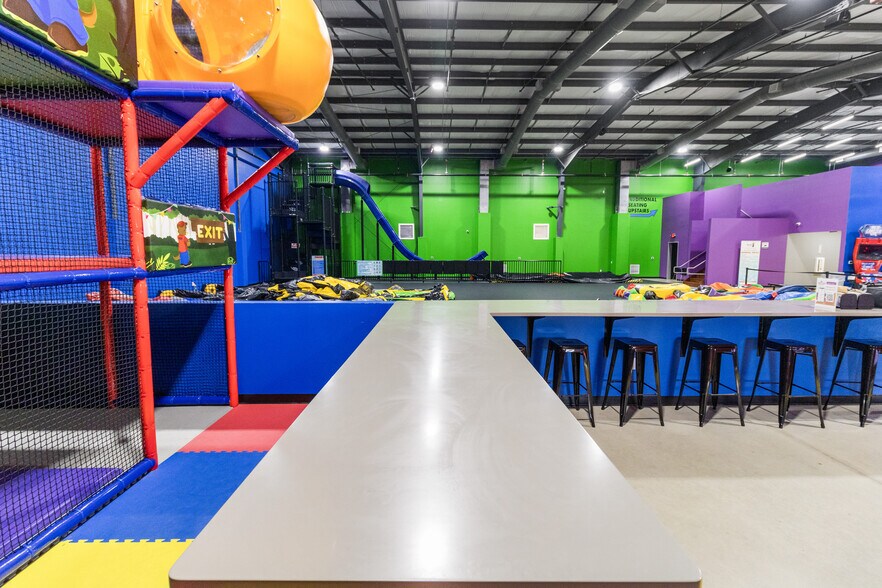 More Photos Of 585 Willow ln, McDonough Sports And Entertainment For Sale