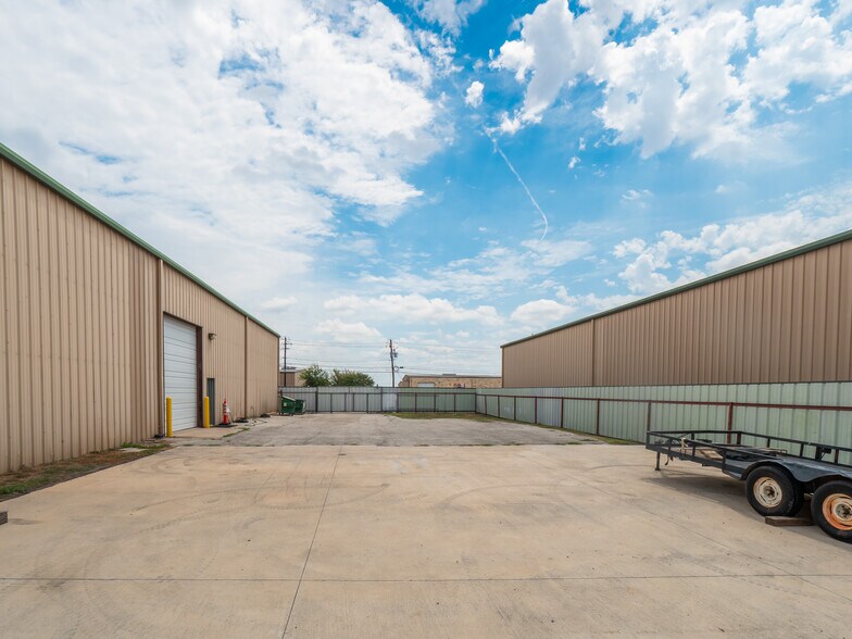 More Photos Of 13730 Immanuel Rd, Pflugerville Warehouse For Lease