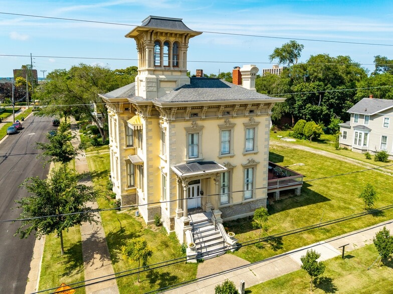 More Photos Of 403 E Adams St, Sandusky Hospitality For Sale