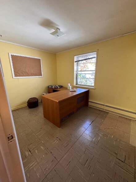More Photos Of 518 Hegeman St, Schenectady Office For Sale