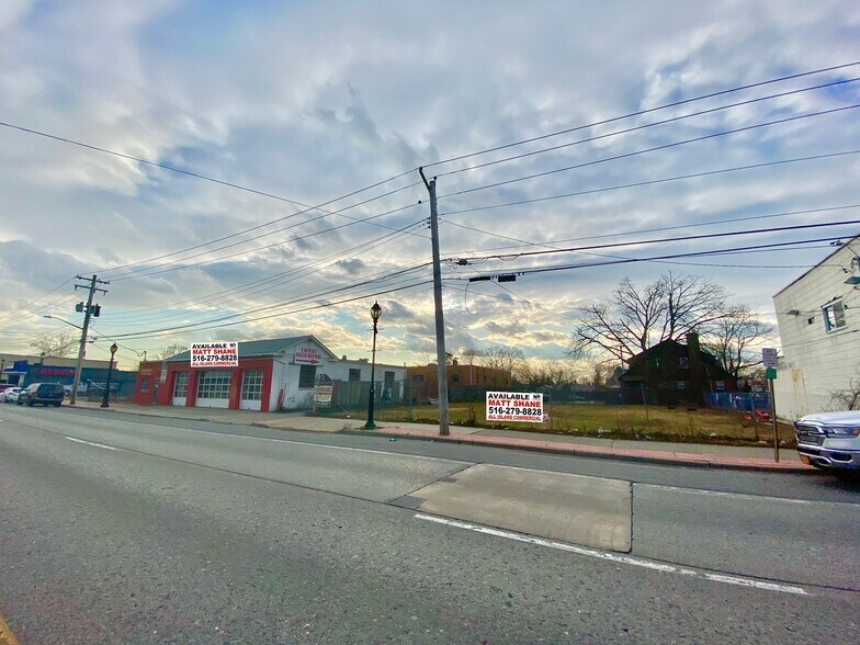 More Photos Of 1822-1836 Deer Park Ave, Deer Park Auto Repair For Sale