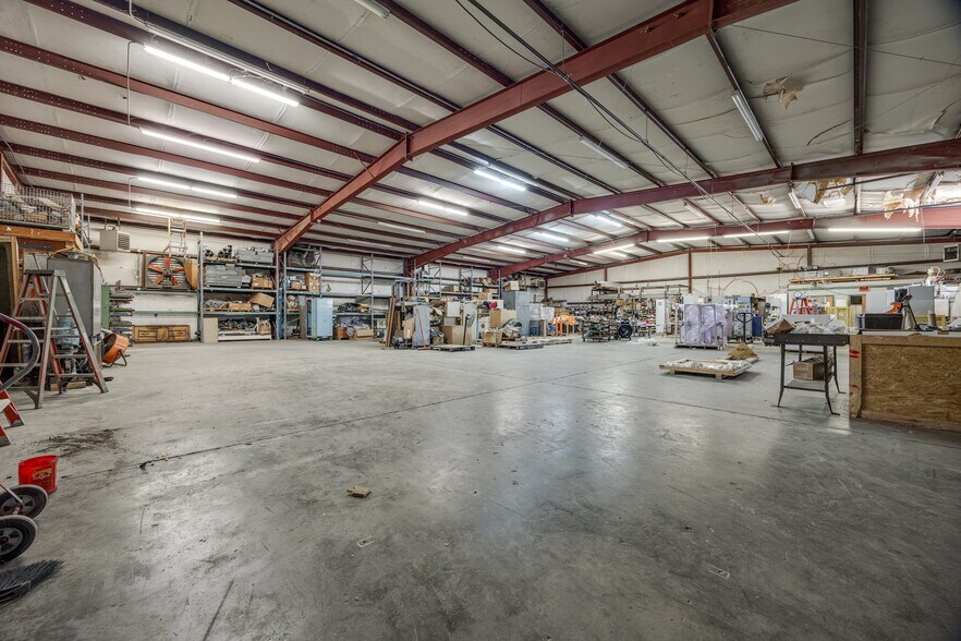 More Photos Of 3380 Smith Farm Rd, Matthews Warehouse For Lease