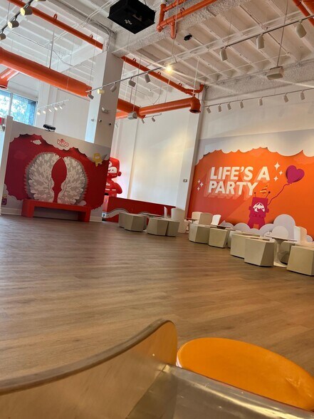 More Photos Of 8101 Biscayne Blvd, Miami Office For Sale