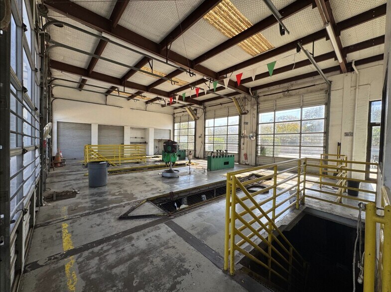 More Photos Of 2105 Brown Blvd, Arlington Auto Repair For Sale