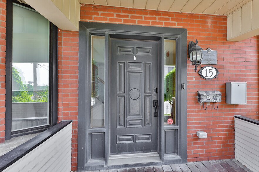 More Photos Of 15 Mississauga Rd S, Mississauga Office For Lease