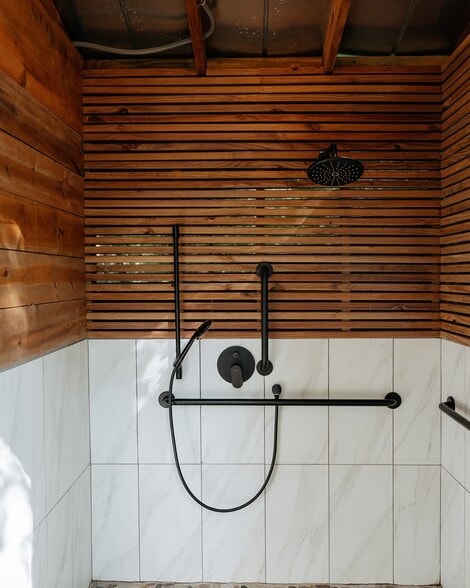 More Photos Of 22642 Highway 6 N, Crosby Hotel For Sale