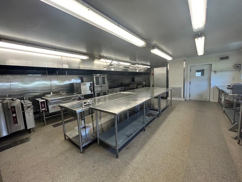 More Photos Of 244 Amesbury Rd, Kensington General Retail For Sale