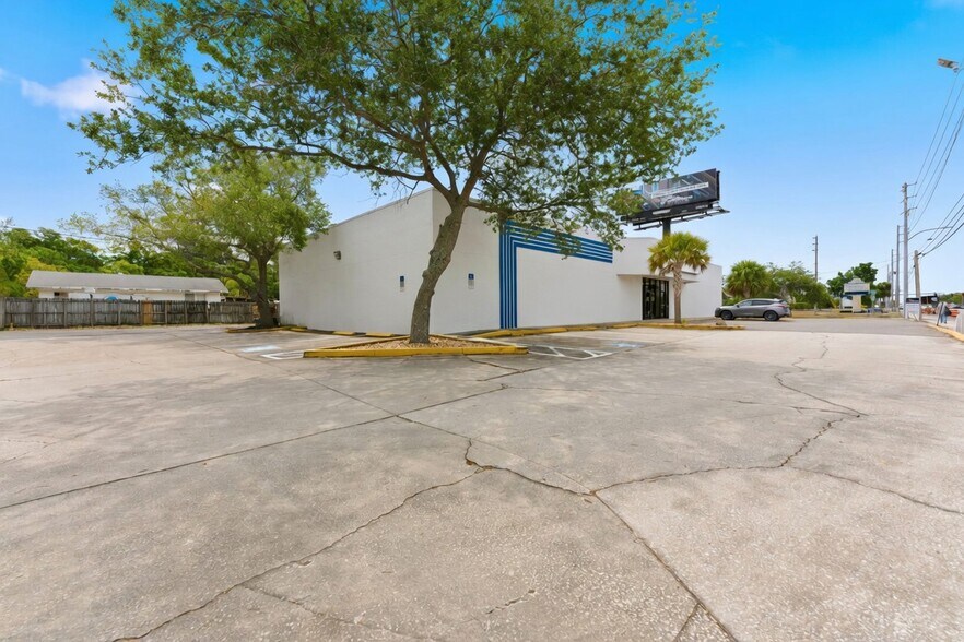 More Photos Of 4801 66th St N, Kenneth City General Retail For Sale