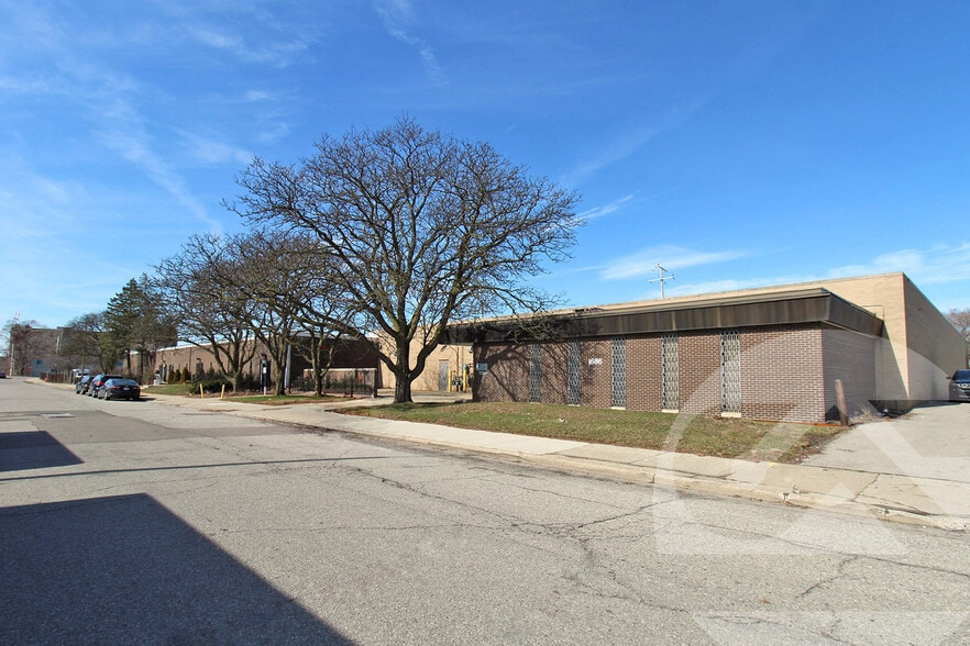Primary Photo Of 1686-1752 Howard St, Detroit Medical For Sale