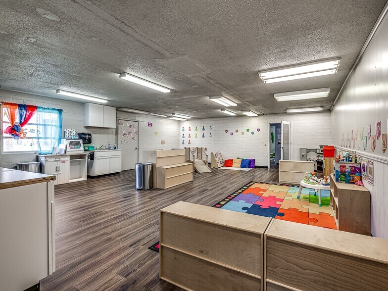 More Photos Of 3838 State St, Bartlesville General Retail For Sale