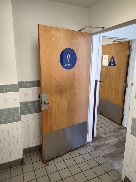 More Photos Of 220-240 N Palmer St, Delta Unknown For Lease