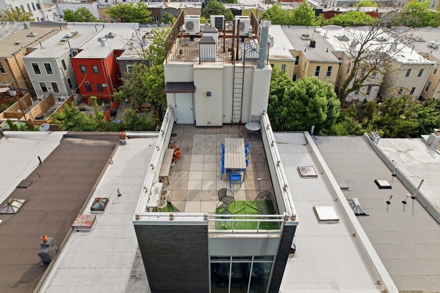 More Photos Of 146 Diamond St, Brooklyn Apartments For Sale
