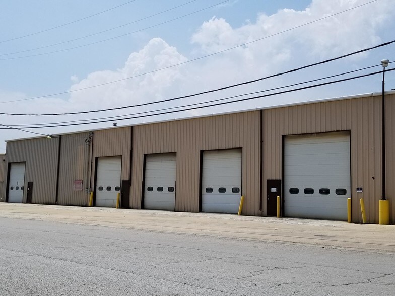 More Photos Of 310 W 162nd St, South Holland Manufacturing For Lease