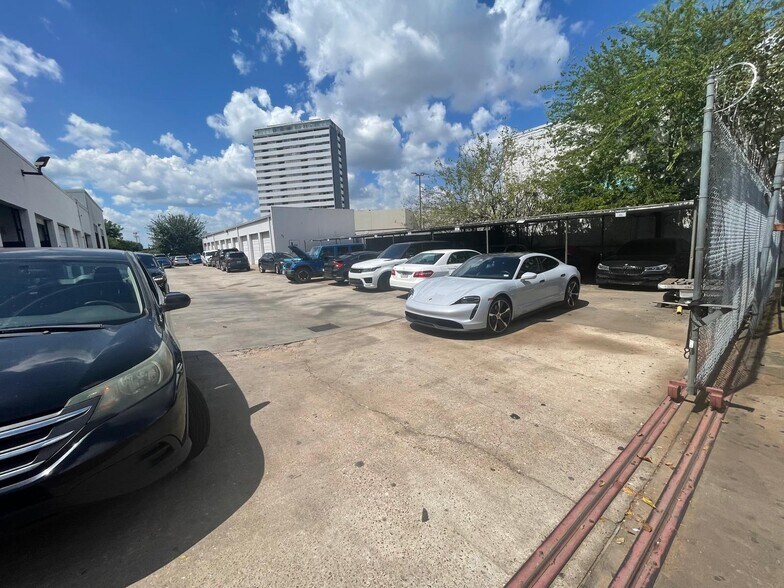 More Photos Of 7300 Southwest Fwy, Houston Freestanding For Lease