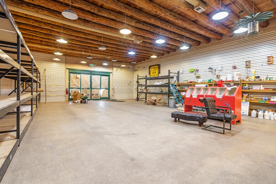 More Photos Of 1202 W Alameda St, Santa Fe Showroom For Lease