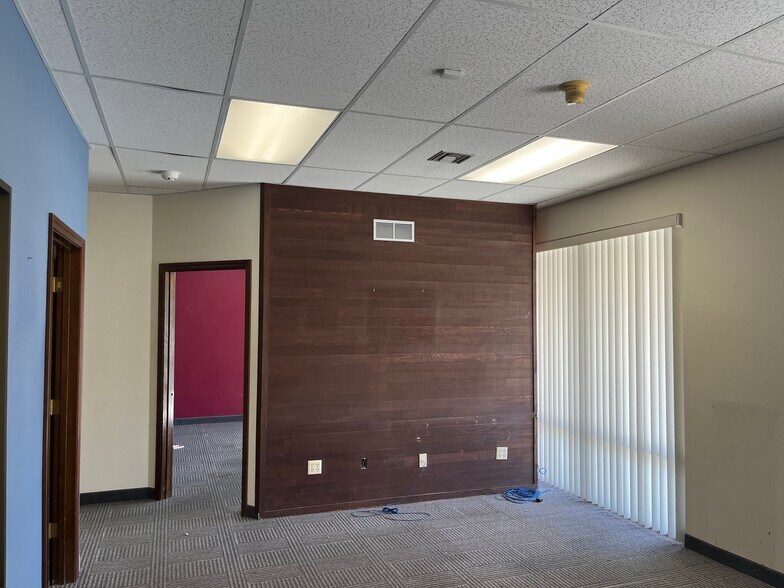 More Photos Of 100 N Morain St, Kennewick General Retail For Lease