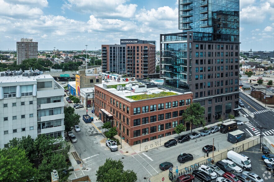 More Photos Of 1040 W Huron St, Chicago Apartments For Lease