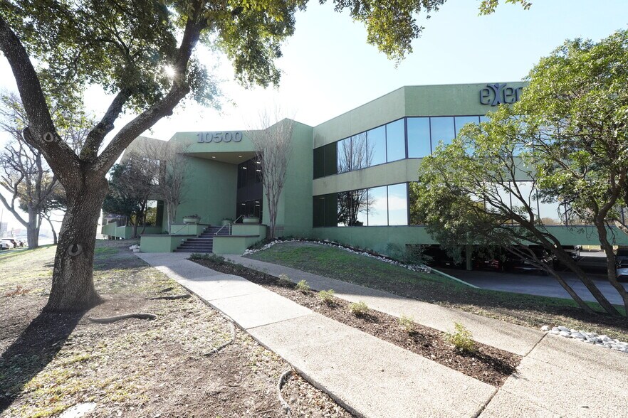 More Photos Of 10500 Heritage Blvd, San Antonio Office For Lease