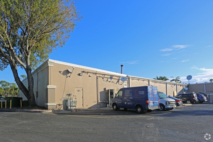 More Photos Of 6169-6185 Jog Rd, Lake Worth Unknown For Lease