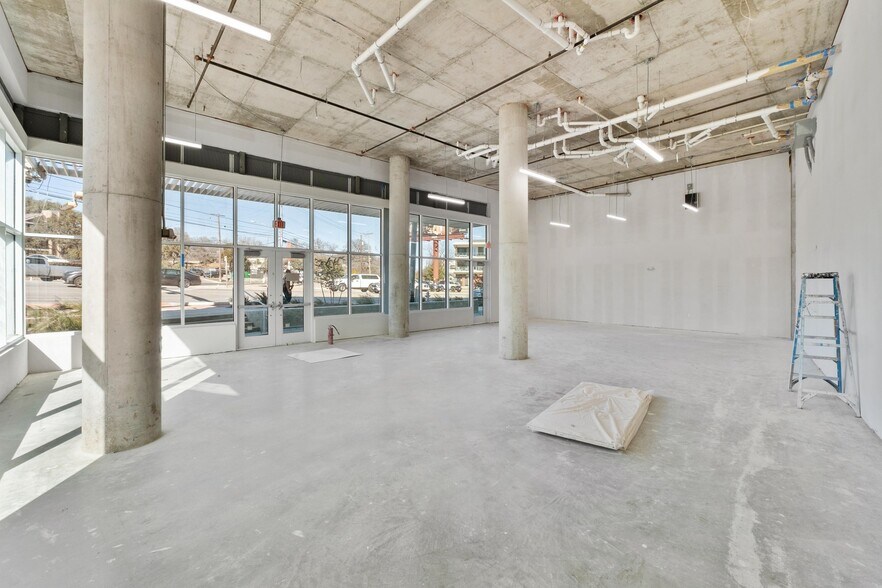 More Photos Of 2323 S Lamar Blvd, Austin Apartments For Lease