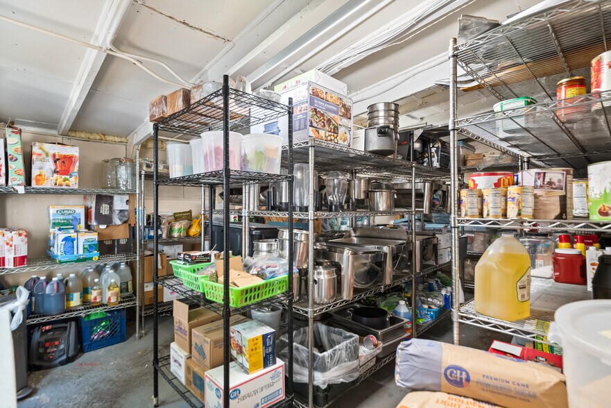 More Photos Of 14496 Oak Pl, Saratoga Restaurant For Sale