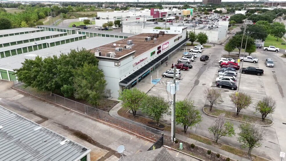More Photos Of 10208 Beechnut St, Houston Unknown For Lease