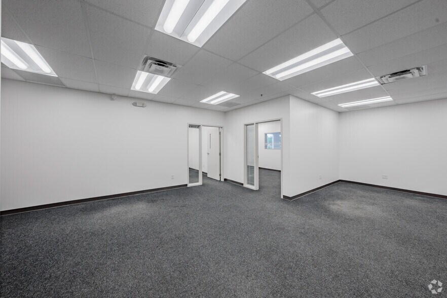 More Photos Of 6422 E Campus Dr, San Antonio Warehouse For Lease