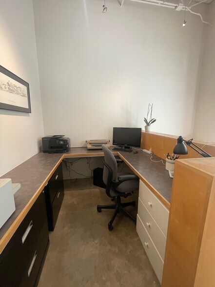 More Photos Of 242 W Sunset Rd, San Antonio Office For Lease