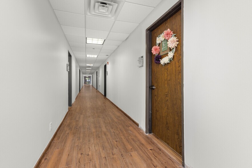 More Photos Of 2045 Space Park Dr, Houston Medical For Lease