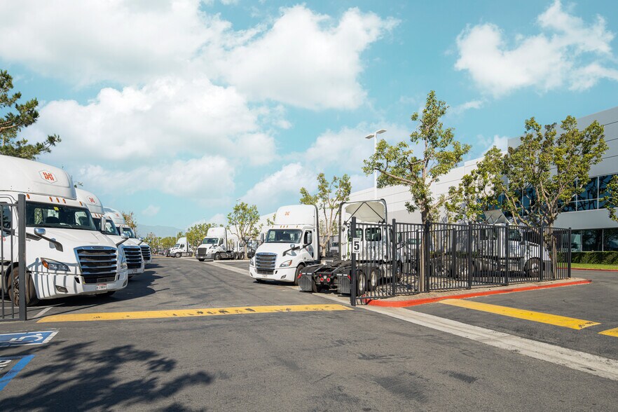 More Photos Of 11650 Venture Dr, Jurupa Valley Distribution For Lease